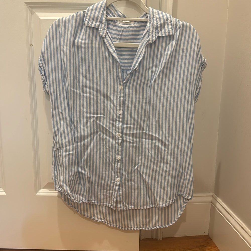Beach lunch lounge blue and white pin striped t shirt